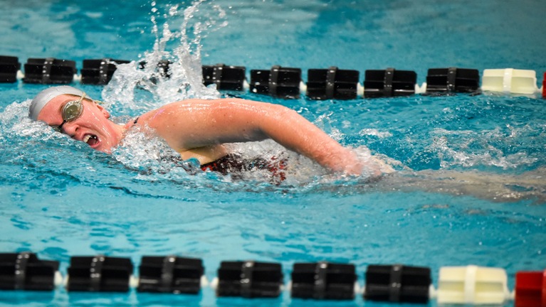 Women’s swimming & diving team drops 128-49 decision to Calvin