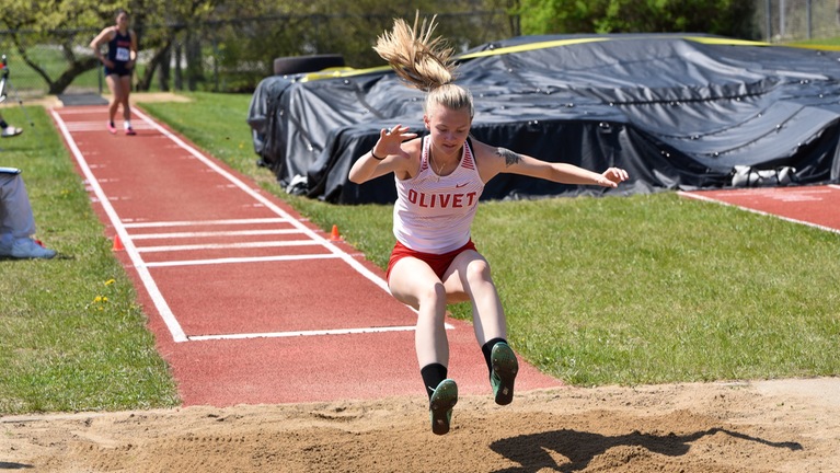 Norkowski leads women’s track and field team to fifth-place performance at MIAA Field Day